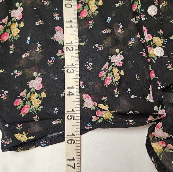 Iris Basic Girls Black Floral Sheer Button Up Sleeveless Shirt Size Large - Picture 8 of 9